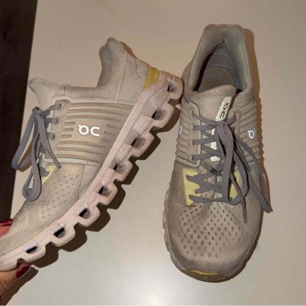 sisters dirty running on cloud sneakers 7.5